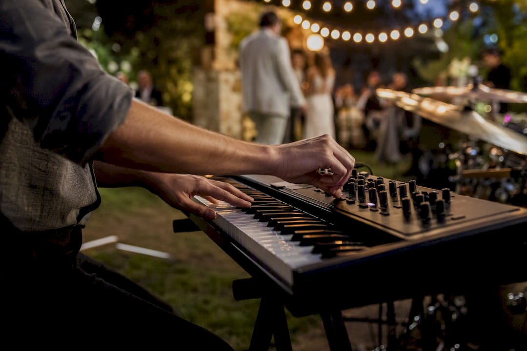 Keyboard player using synthesizer samples